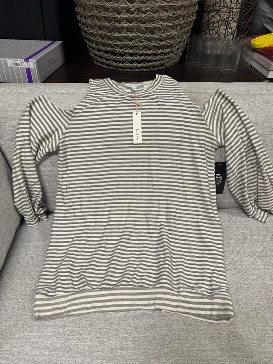 Korye Tops - Kori Women's Striped Long Sleeve Crew Neck Top - Gray & White